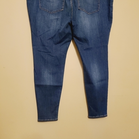 Madewell | Curvy High-Rise Skinny Jeans in Danny Wash (Size 36) - Picture 12 of 15